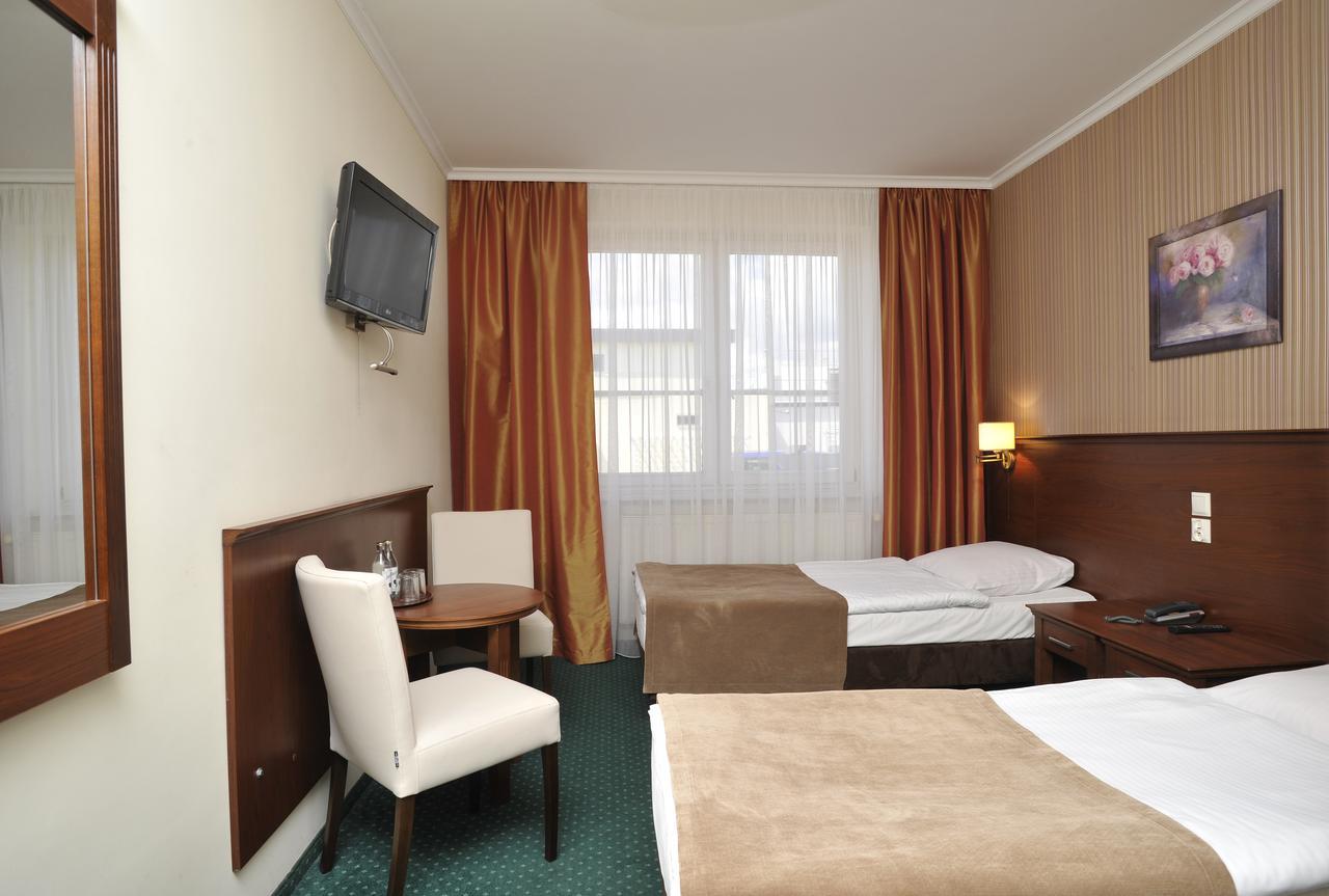 Hotel Lotos Woskrzenice Duze Eksteriør billede