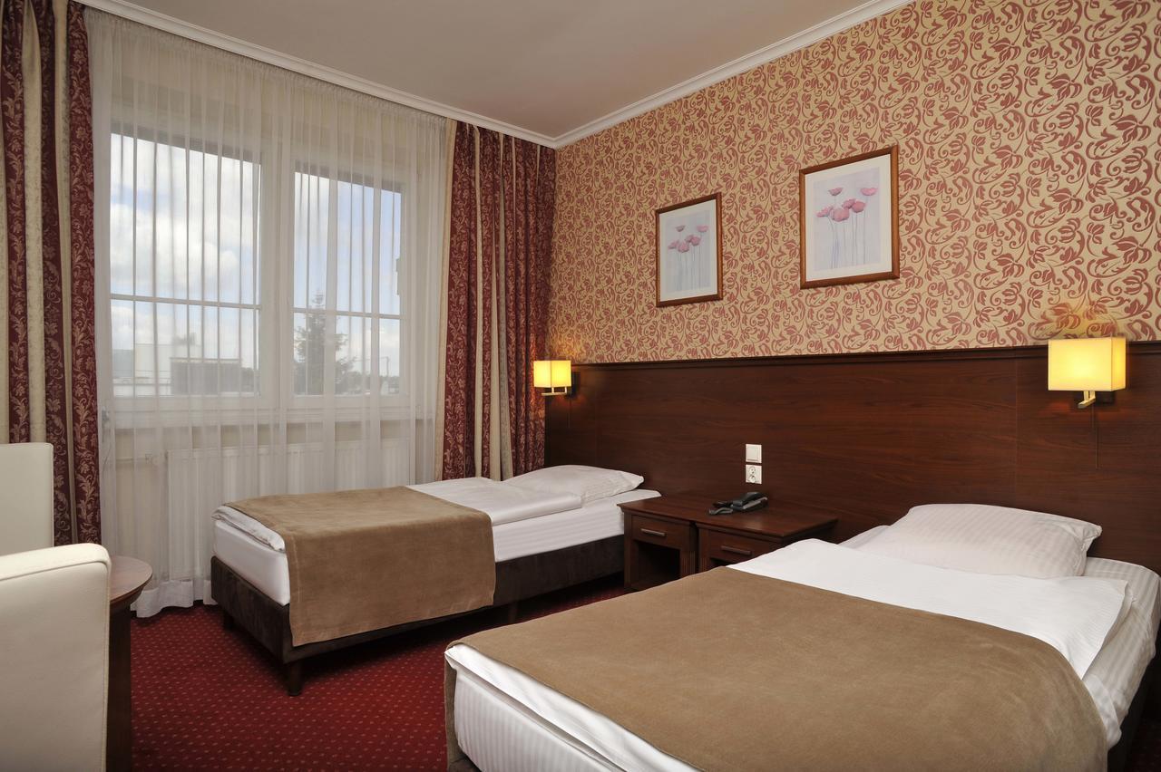 Hotel Lotos Woskrzenice Duze Eksteriør billede